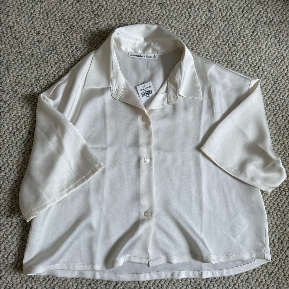 Abercrombie Women’s Cropped Boxy Satin Button Up Size Small